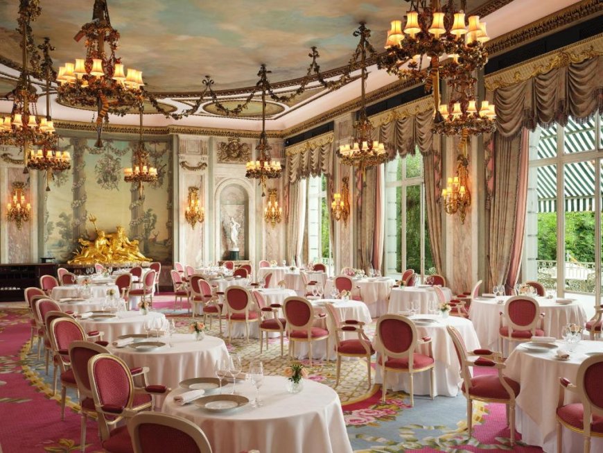 Gastronomic Globetrotting: Remarkable Christmas Dinners Around the World