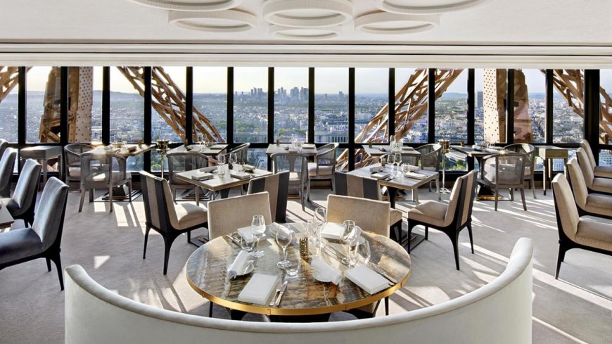 Gastronomic Globetrotting: Remarkable Christmas Dinners Around the World