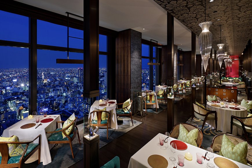 Gastronomic Globetrotting: Remarkable Christmas Dinners Around the World