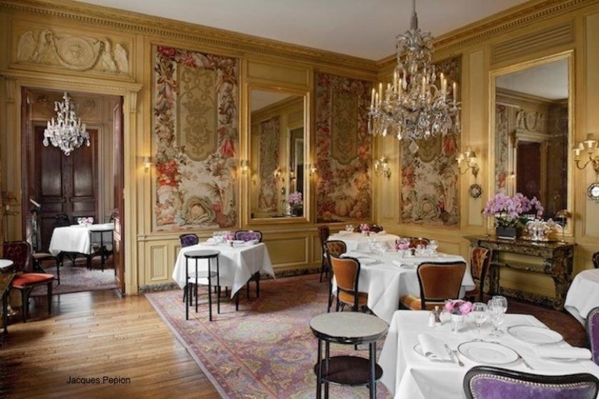 Gastronomic Globetrotting: Remarkable Christmas Dinners Around the World